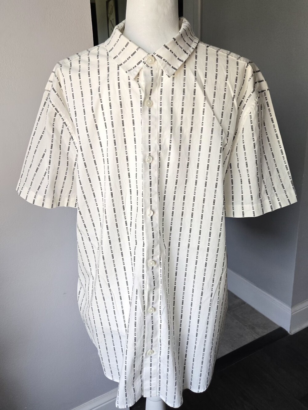 GUESS Los Angeles Men's XL White Text Stripe Button Up Shirt Short Sleeve Logo